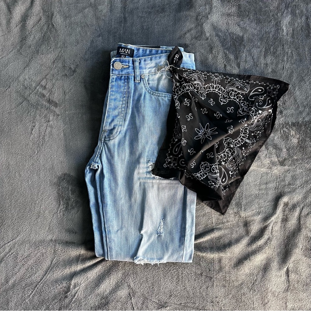 BooHoo Man © Bandana Print Black Denim Jeans